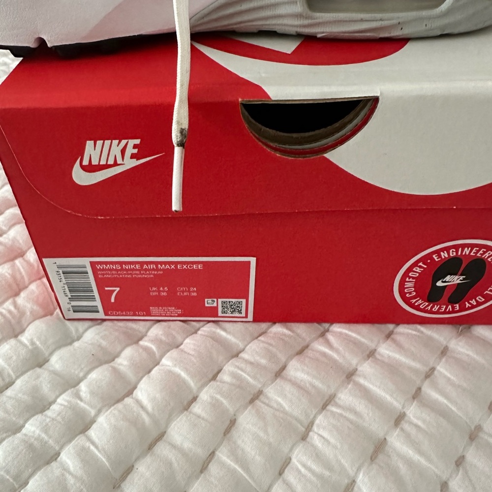 Nike Air Max White and Black Sneakers - Picture 5 of 5